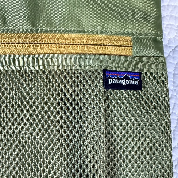 Patagonia Sage Green Laptop Bag - Picture 7 of 10